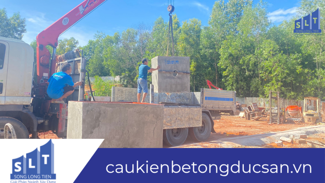 Xe cẩu giao hố ga bê tông Long An tận công trình Xe cẩu giao hố ga bê tông Long An tận công trình