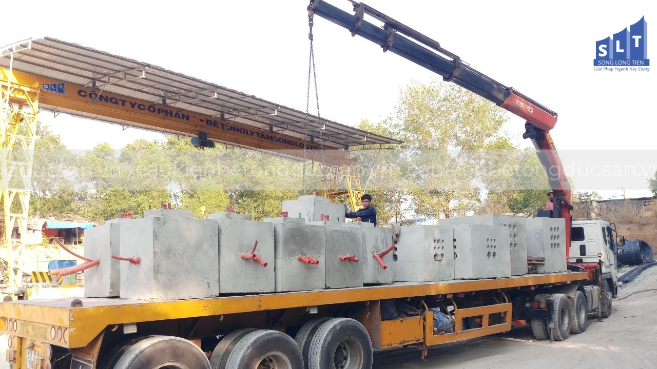 Phương án cẩu hạ hố ga bê tông hình bi đến Tây Ninh an toàn Phương án cẩu hạ hố ga bê tông hình bi đến Tây Ninh an toàn