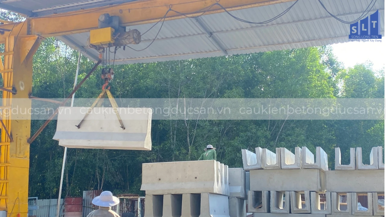 Cấu Kiện Bê Tông Đúc Sẵn với sản phẩm dải phân cách đạt tiêu chuẩn Cấu Kiện Bê Tông Đúc Sẵn với sản phẩm dải phân cách đạt tiêu chuẩn