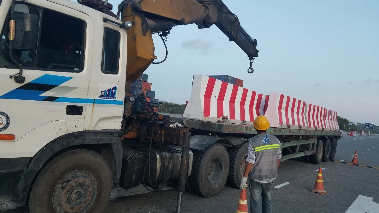 Nhà cung cấp dải phân cách giao thông Nhà cung cấp dải phân cách giao thông