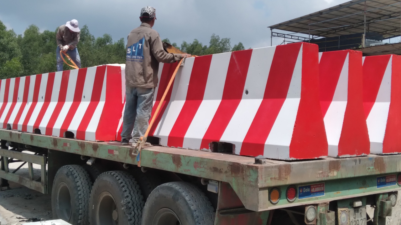 Vai trò của dải phân cách trong giao thông Vai trò của dải phân cách trong giao thông