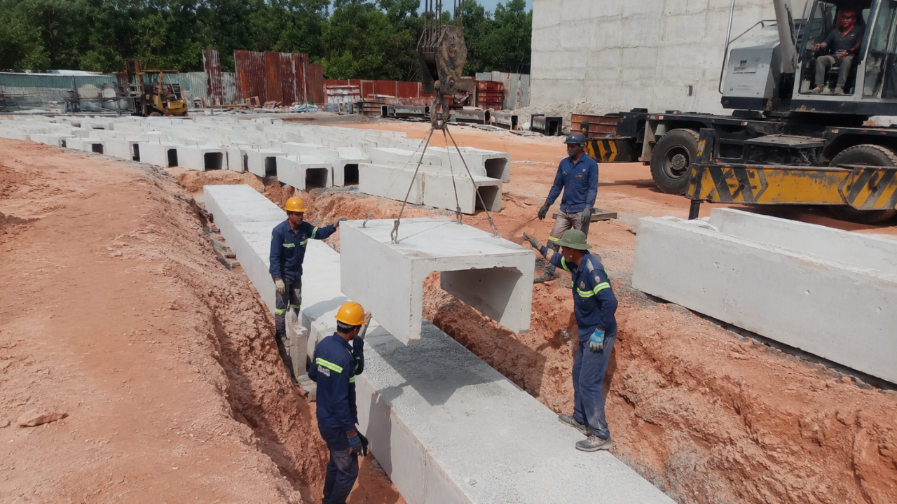 Quy trình lắp đặt mương chữ U bê tông đúc sẵn nhanh chóng, chuyên nghiệp tại công trình Bình Phước Quy trình lắp đặt mương chữ U bê tông đúc sẵn nhanh chóng, chuyên nghiệp tại công trình Bình Phước